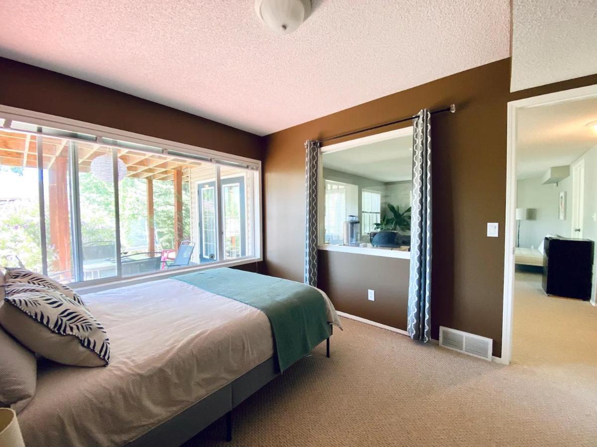 Private, Spacious, & Bright Home YYC Exterior foto